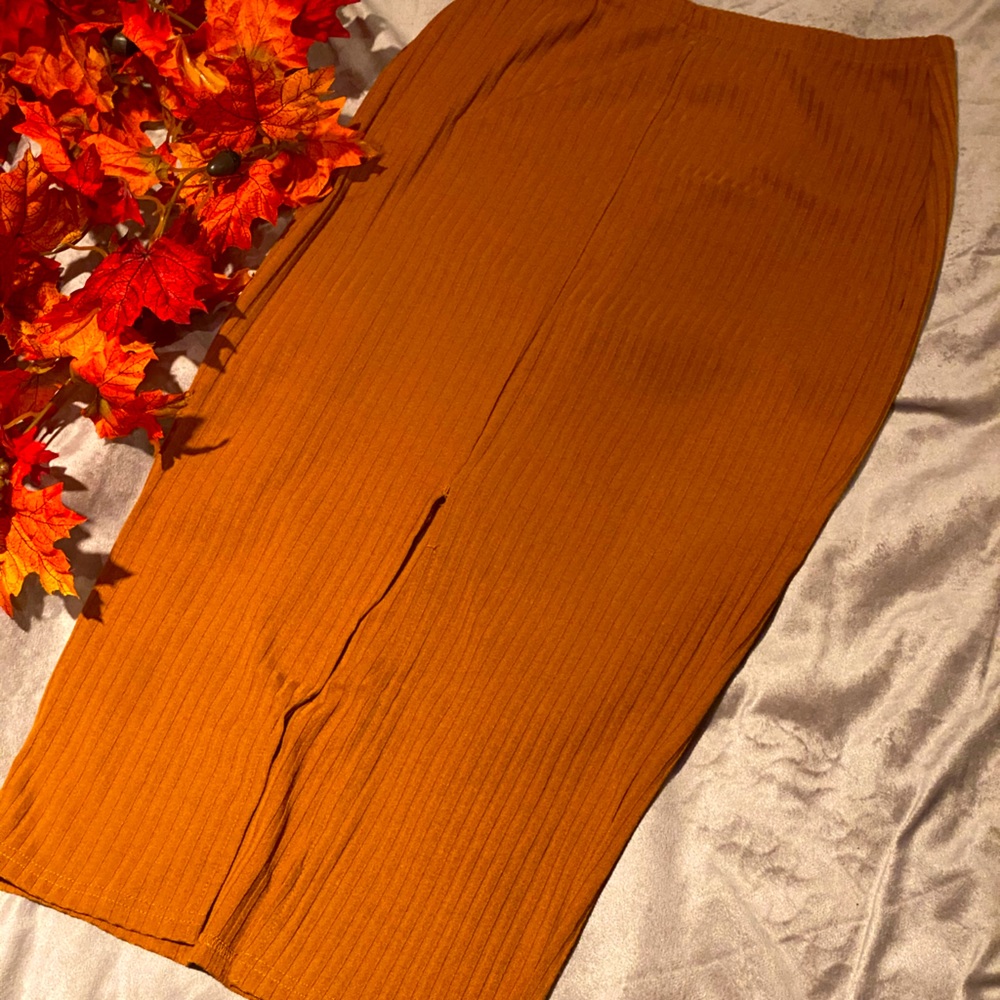 🛍✨CLEARANCE 🛍⭐️ Pre-💖 Copper Ribbed Front Slit Pencil Skirt